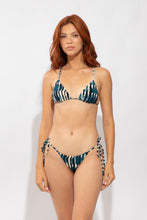 Load image into Gallery viewer, Model Front: Rio De Sol Top Top Azule Lia
