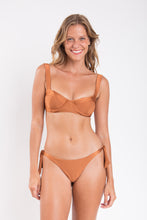 Load image into Gallery viewer, Model Front: Rio De Sol Top Top Nocciola Amelia