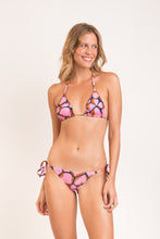 Load image into Gallery viewer, Model Front: Rio De Sol Set Set Amore-Pink Tri-Inv Lacinho