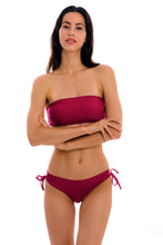 Load image into Gallery viewer, Model Front: Rio De Sol Bottom Bottom Uv-Desejo Madrid
