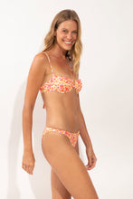 Load image into Gallery viewer, Image 04: Rio De Sol Top Top Ditsy-Butter Juliette
