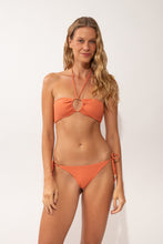 Load image into Gallery viewer, Model Front: Rio De Sol Set Set Sand-Argila Tayra Lacinho
