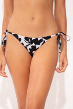 Load image into Gallery viewer, Gallery: Rio De Sol Bottom Bottom Poppy Lacinho

