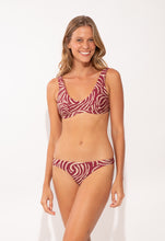 Load image into Gallery viewer, Model Front: Rio De Sol Set Set Dune Hera Essential
