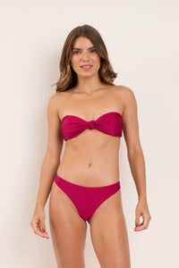 Model Front: Rio De Sol Top Top Shimmer-Desejo Bandeau-Joy