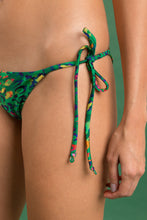 Load image into Gallery viewer, Set Wilds Tri-Fixo Cheeky-Tie
